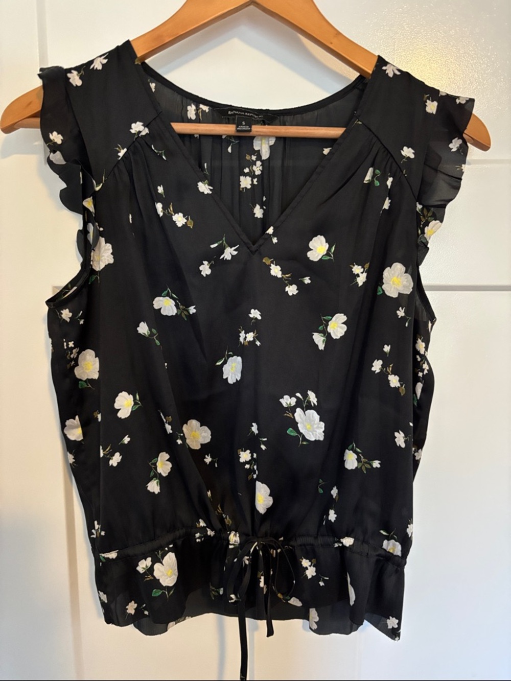 Banana Republic Black Floral V-Neck Tie-Waist Ruffle Sleeve Blouse